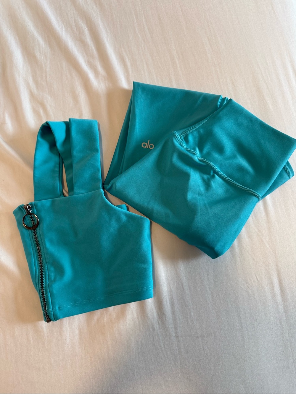 ALO Yoga Bright Teal Active Set